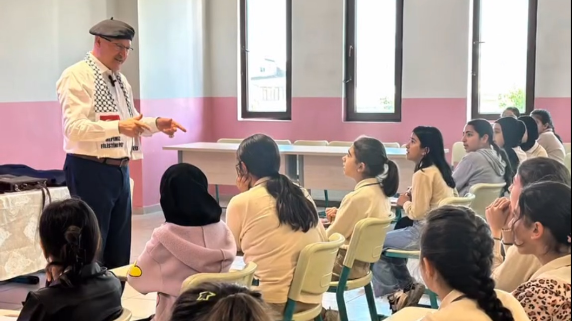 İstanbul Öğrenci Meclisleri Projesi kapsamında, Eğitimci- Yazar Dr. Nadir Çomak Bey' i okulumuzda ağırladık