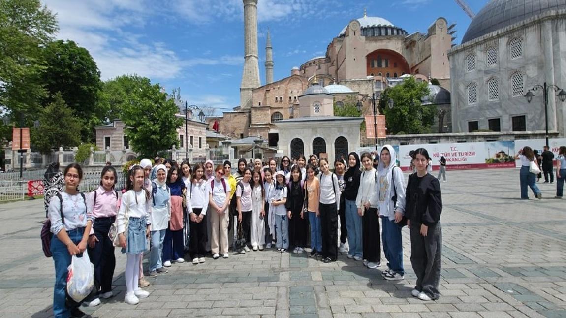 ÇEDES (Çevreme Duyarlıyım, Değerlerime Sahip Çıkıyorum) projesi kapsamında, Tarihi Yarımada gezisi gerçekleştirilmiştir.
